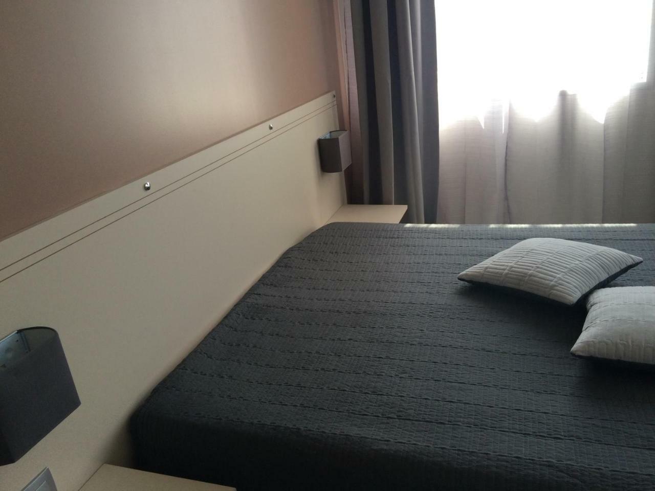Hotel La Caroline Corbie Zewnętrze zdjęcie